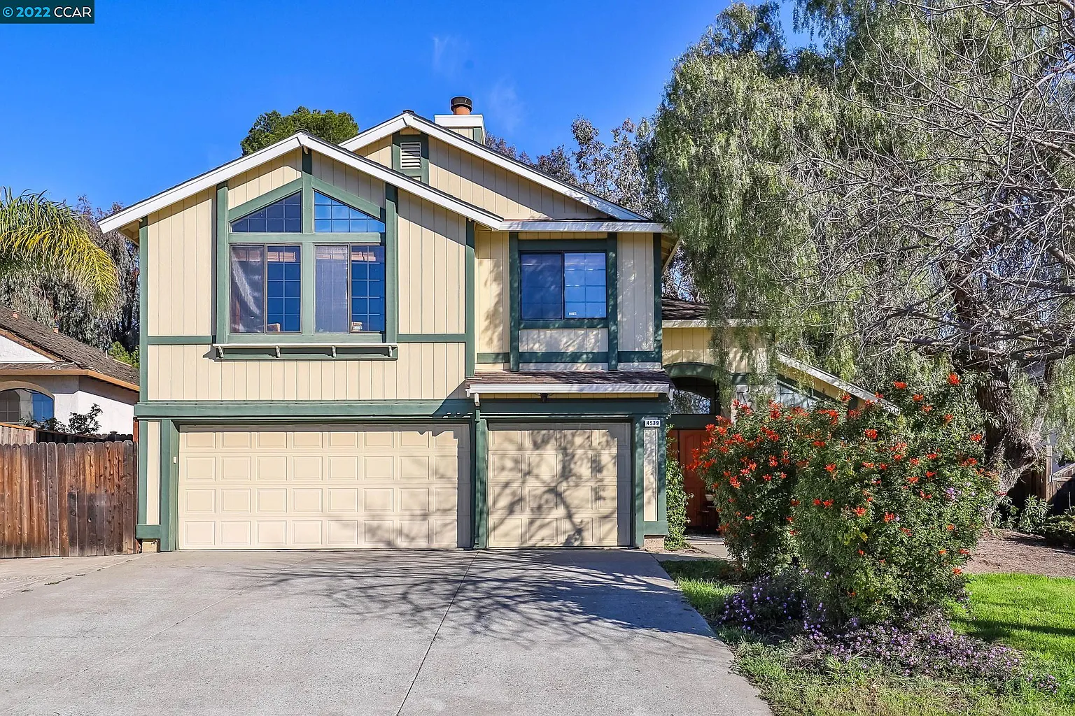 4539 Deerfield Dr photo 1