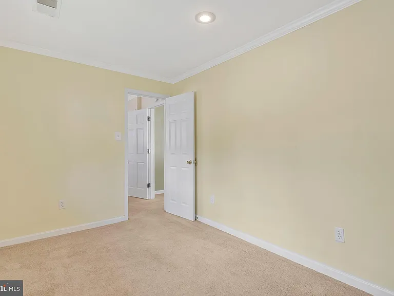 304 Patrick St SW — Photo 11
