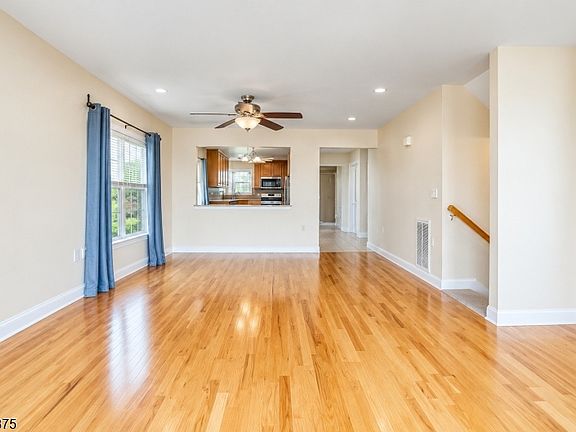 2nd image of 178B Front St