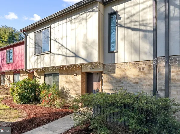 1747 Ivy Oak Sq, Reston, VA 20190