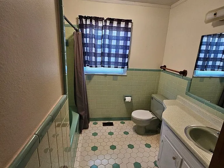267 N Spring St — Photo 11