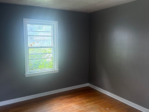 2nd image of 40 Locust Ln