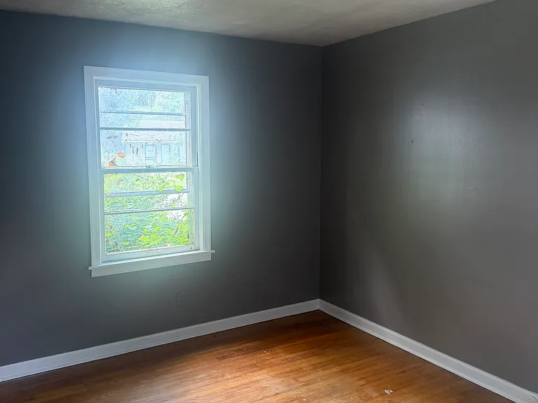 40 Locust Ln — Photo 2