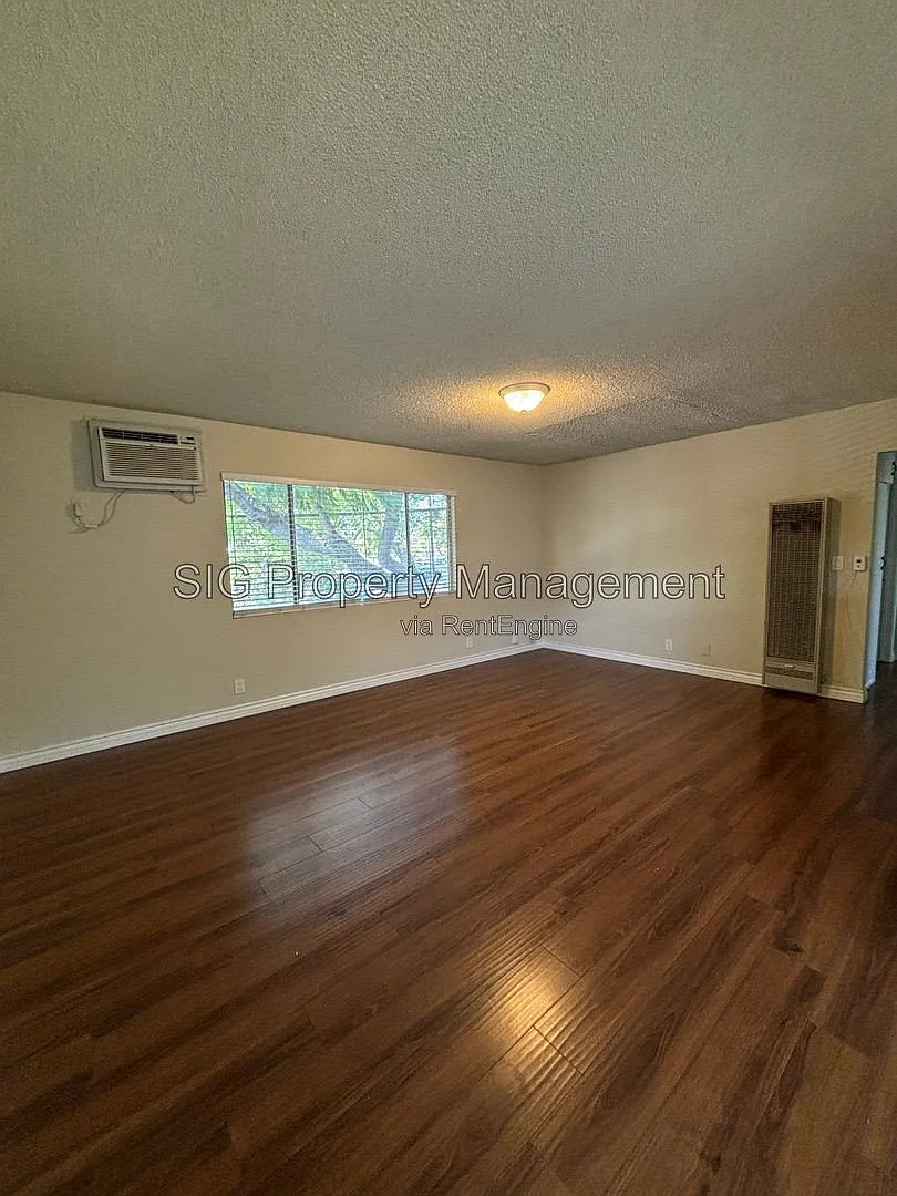 2 bed, 1.0 bath, 925 sqft, $2,250 — Photo 2