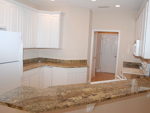 4th image of 4625 Pineview Dr