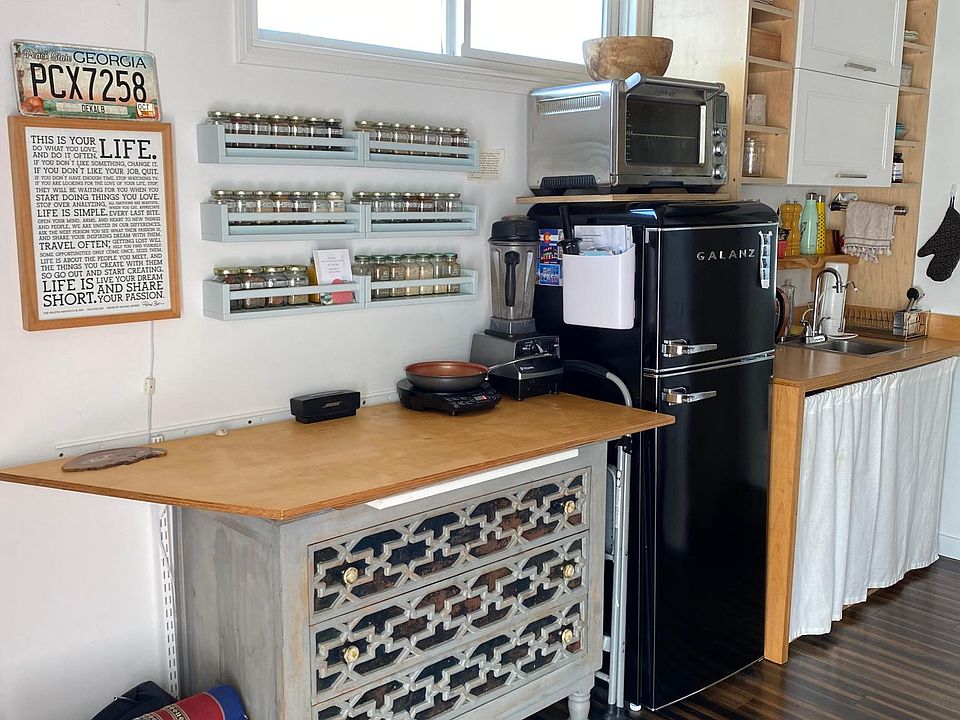 Kitchenette, with a fridge. Extra counter by the previous tenant.