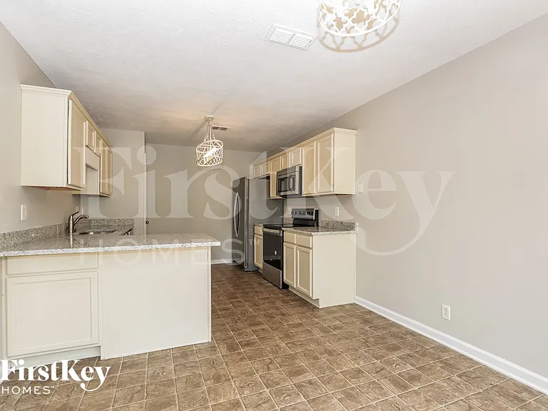 869 Maricopa Dr — Photo 4