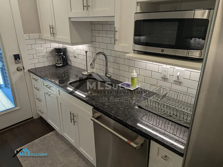 144 E Tryon St #3 — Photo 9
