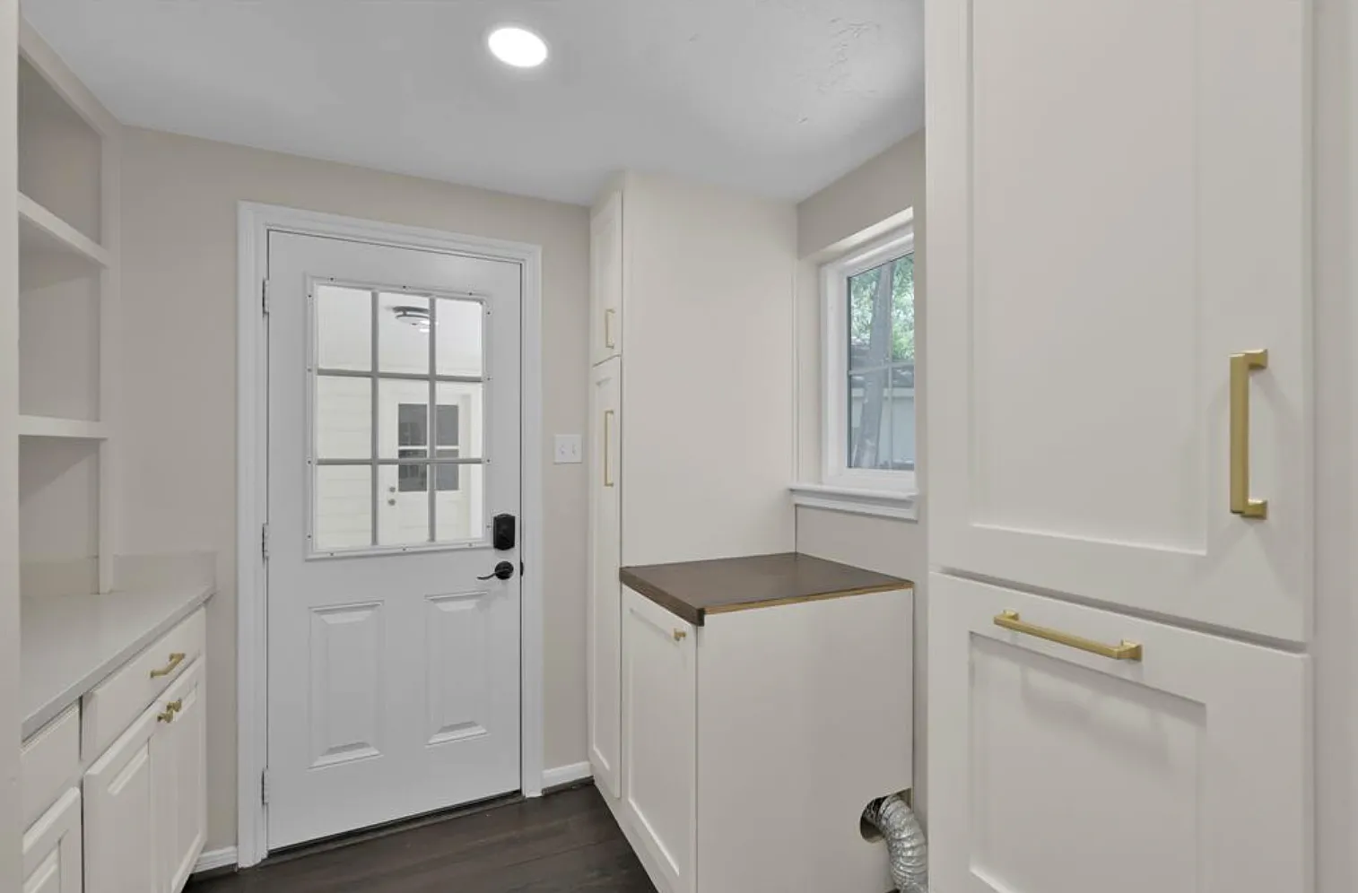 5 bed, 4009 sqft, $5,200 — Photo 3