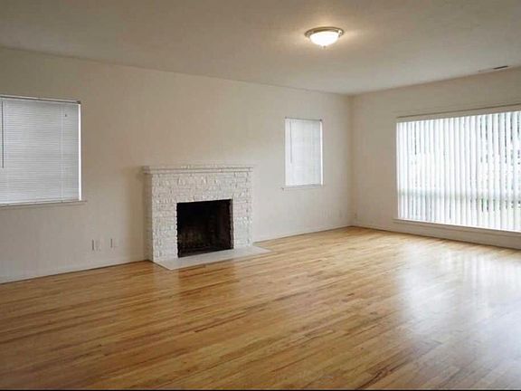 3rd image of 225 Staples Ave