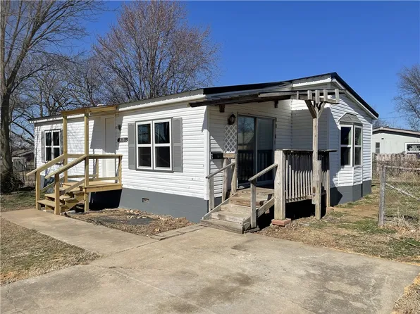 413 W Willow St, Stilwell, OK 74960