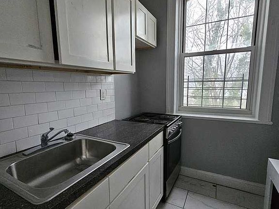 4th image of 86 Glenwood Ave #2A
