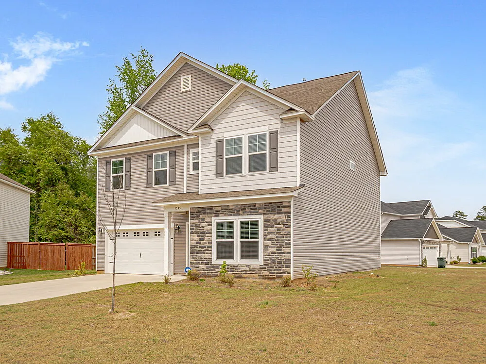 Building Photo - 1545 Sawtooth Dr