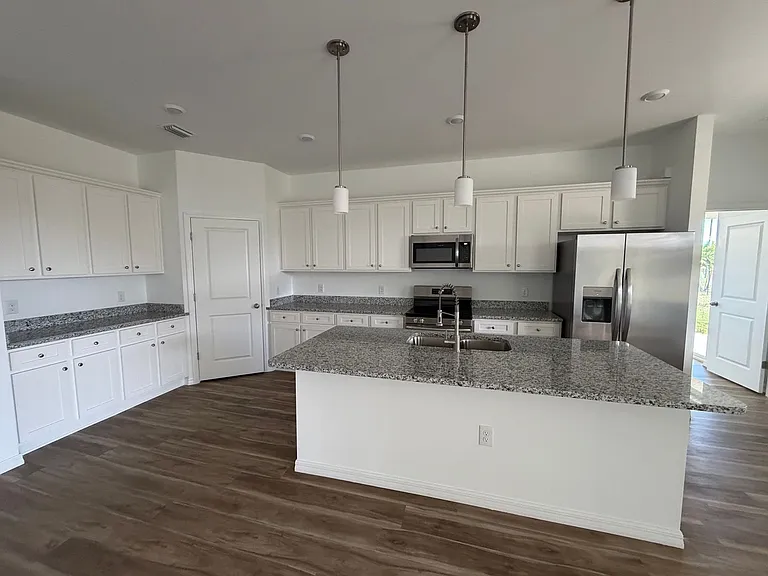 18418 Wintergarden Ave — Photo 6