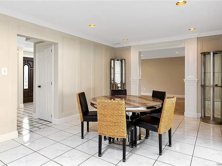 2185 Sultana Dr — Photo 13