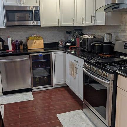 2nd image of 1665 Kilt St