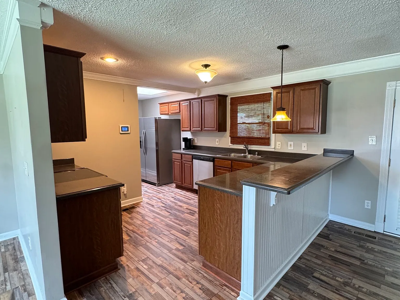 3 bed, 2.0 bath, 1358 sqft, $1,950 — Photo 3