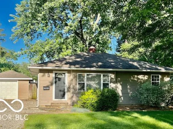 3221 McCullough Ln, Columbus, IN 47203