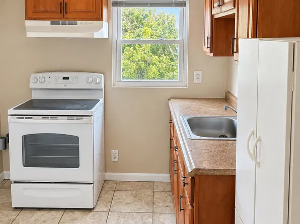 (undisclosed Address), Selden, NY 11784