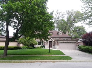330 Vista Dr, Wilmette, IL