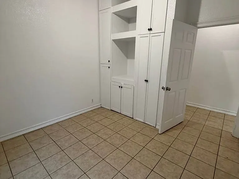2730 S Jennings Ave — Photo 9