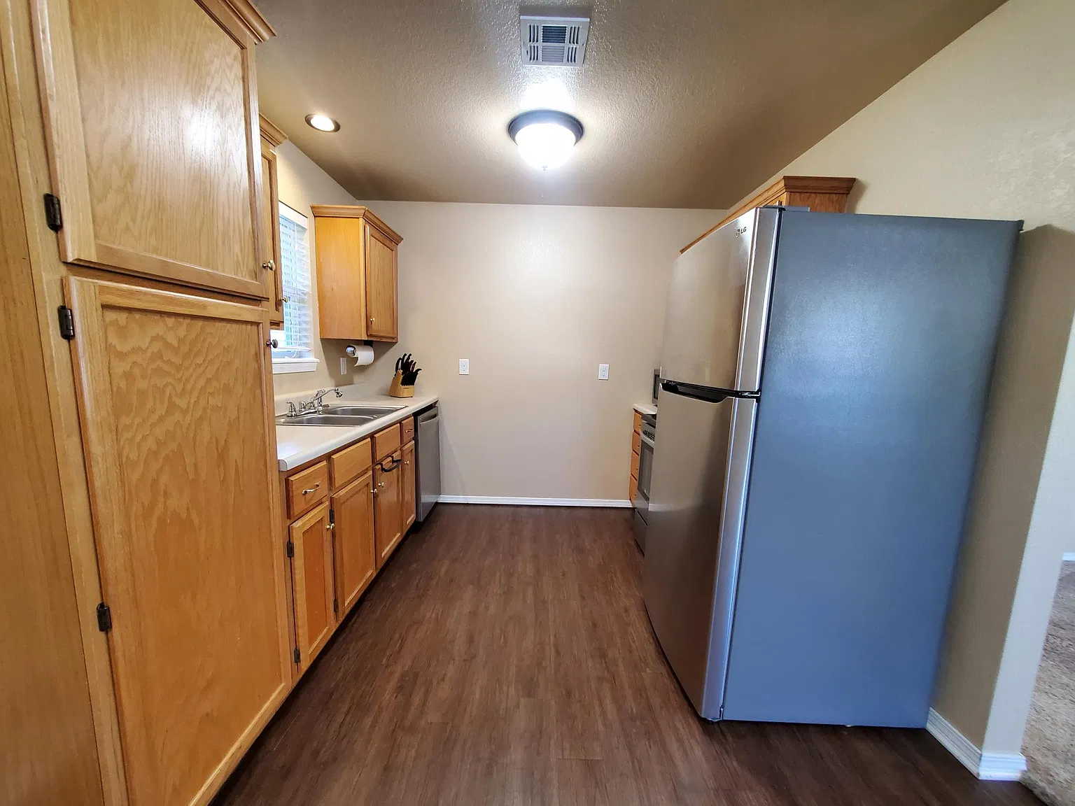 3 bed, 1076 sqft, $1,395 — Photo 4