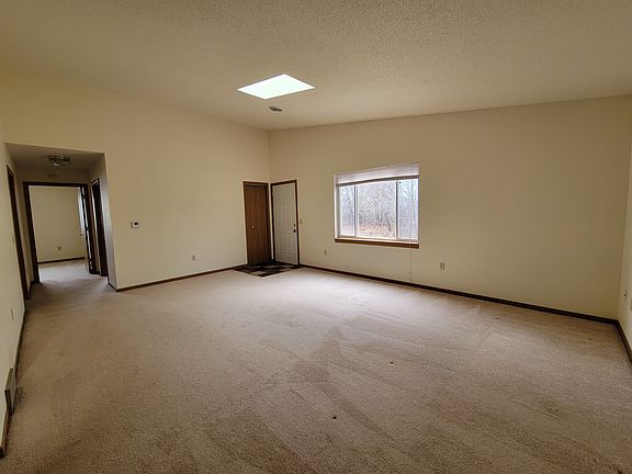 4th image of 810 Bruce Ct #B