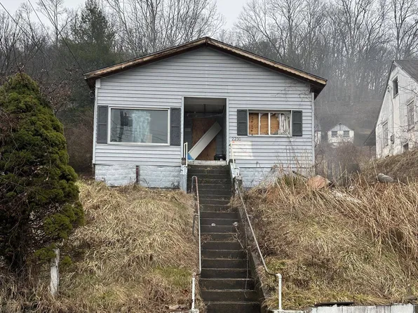 2230 Falcon Dr, Charleston, WV 25387