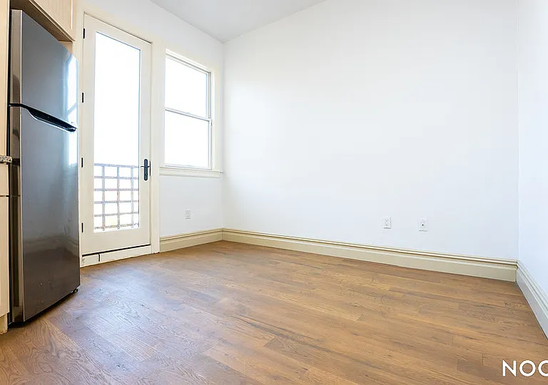 1359 Myrtle Ave #4R — Photo 4