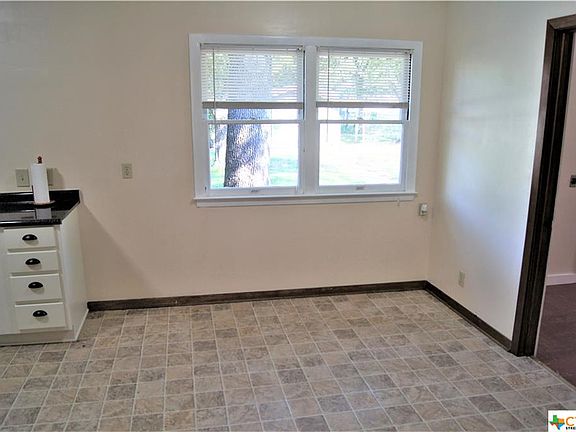 5th image of 502 Davis Ave