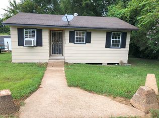 67 S Main St W, Holcomb, MS 38940
