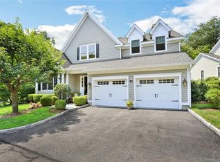 6 River Oaks Dr, Stamford, CT 06902