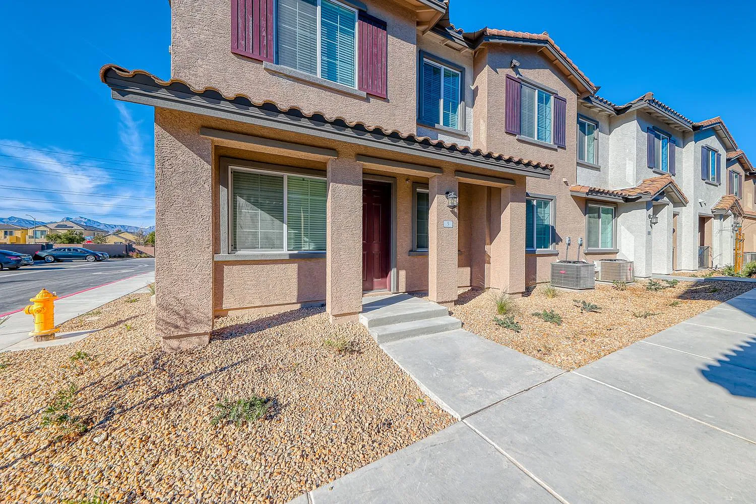 3 bed, 1545 sqft, $2,299 — Photo 2
