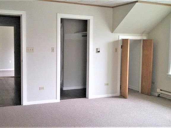 2nd image of 901 W Maplewood St #4