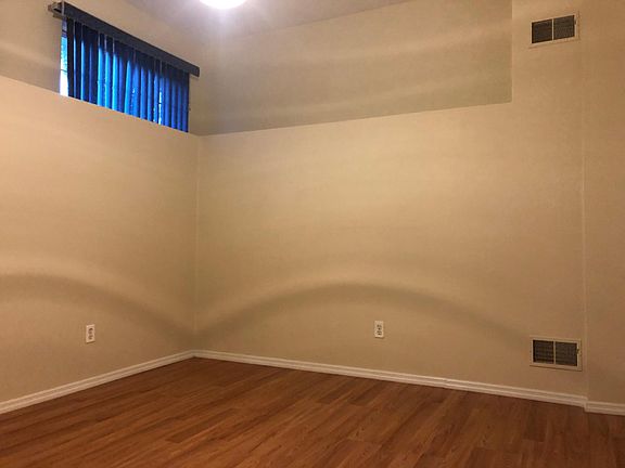 3rd image of 219 Bedell Ave
