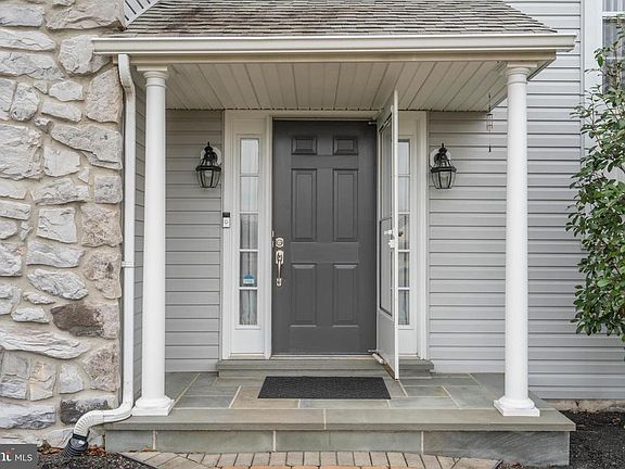 5th image of 232 Stallion Ln