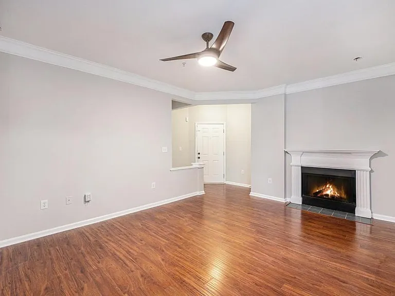 2125 Chatelain Way — Photo 5