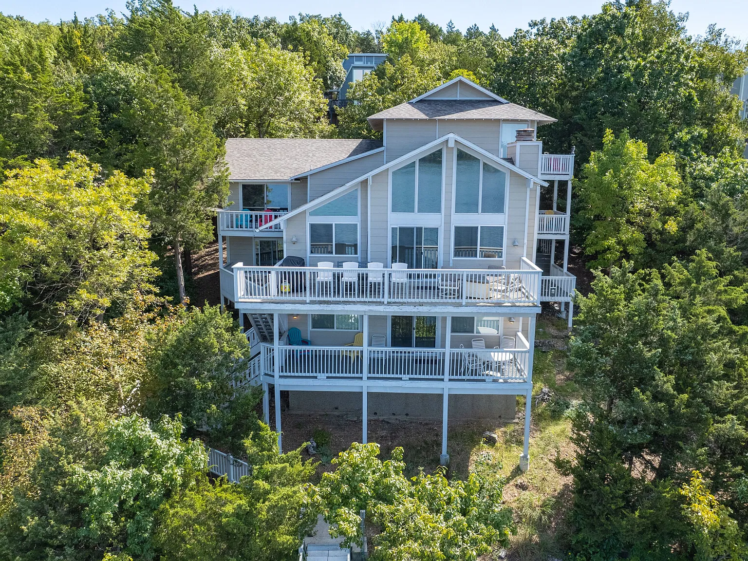 5 bed, 4200 sqft, $2,550 — Photo 2