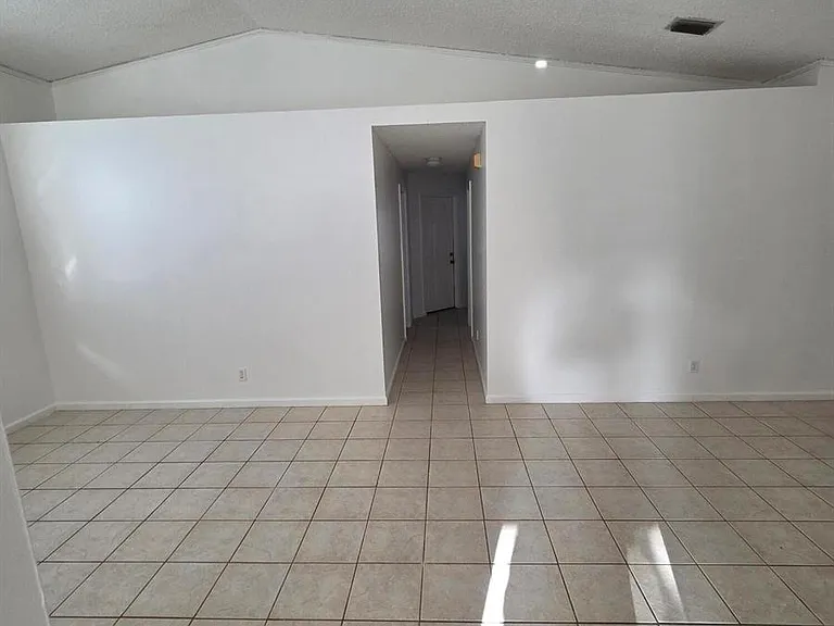 7093 Middlebury Dr — Photo 14