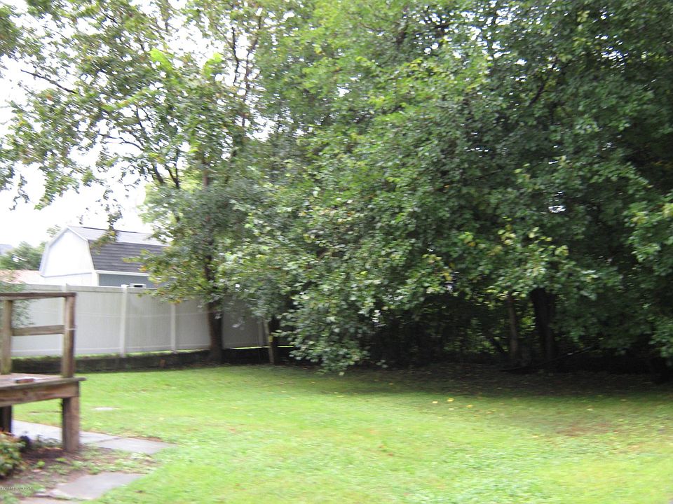 110 Delaware Ave Yard