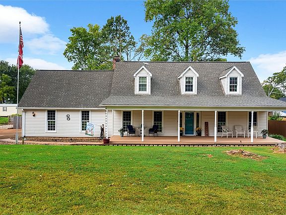 3rd image of 1002 Greenwood Ct