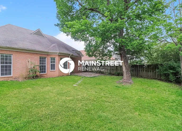 8423 Shady Elm Dr — Photo 14