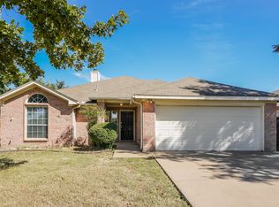 501 Thistle Meade Cir, Burleson, TX 76028