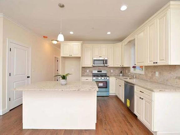 5th image of 36 Dorothea Pl