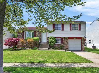 266 Peppertree Dr, Amherst, NY 14228