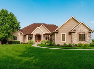 842 Stepping Stone Way, Pewaukee, WI 53072