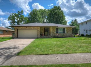 6151 Meadview Dr, Seven Hills, OH 44131