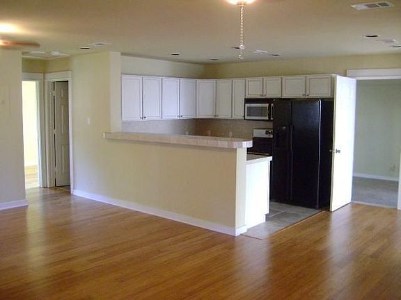 4th image of 3302 Garden Villa Ln