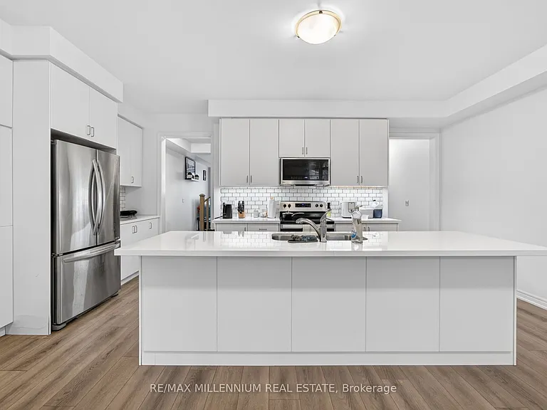 505 Dundas St E — Photo 23