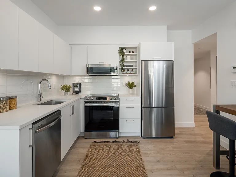 133 E 4th St — Photo 5